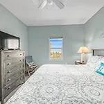 On The 3-D Floor, Laketown 324 - Large 2 Bd , Great Views And Amenities