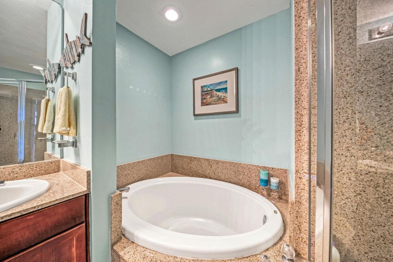 On The 3-d Floor, Laketown 324 - Large 2 Bd , Great Views And Amenities * Panama City Beach
