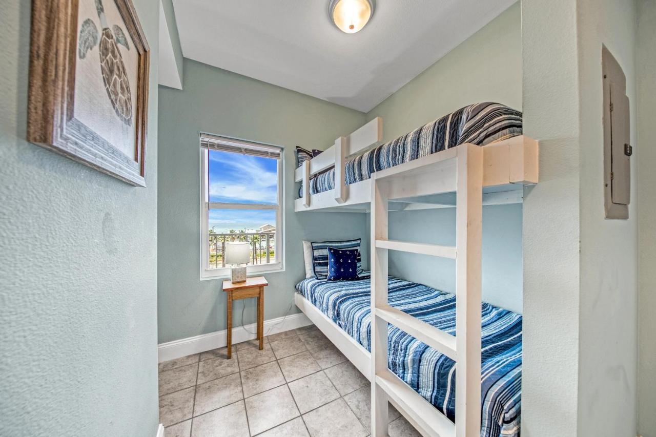 On The 3-d Floor, Laketown 324 - Large 2 Bd , Great Views And Amenities * Panama City Beach